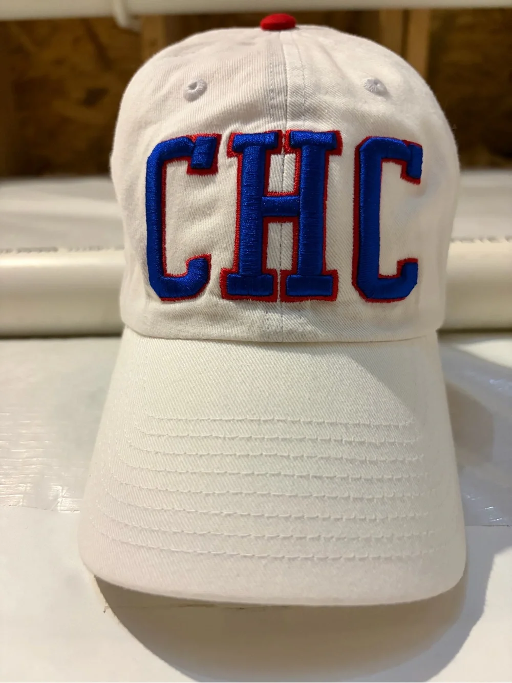 Chicago Cubs Embroidered White Baseball Cap